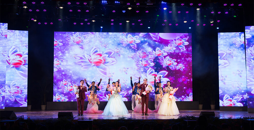 舉行慶祝廣西壯族自治區(qū)成立60周年既2018年職工文藝晚會(huì)